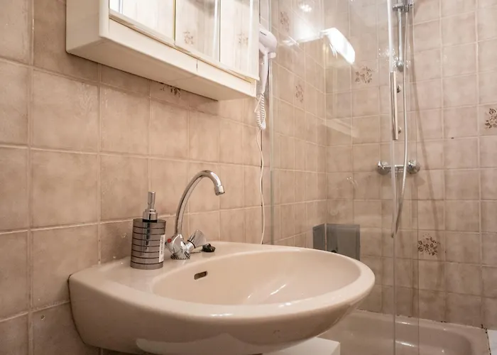 Affordable 2 Apts For 14p, 4br Great For Families Apartment Vienna