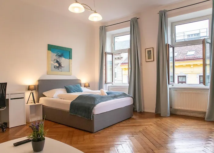 Affordable 2 Apts For 14p, 4br Great For Families *