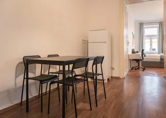 Affordable 2 Apts For 14p, 4br Great For Families Vienna