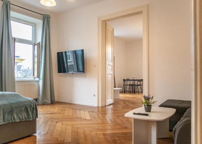 Affordable 2 Apts For 14p, 4br Great For Families