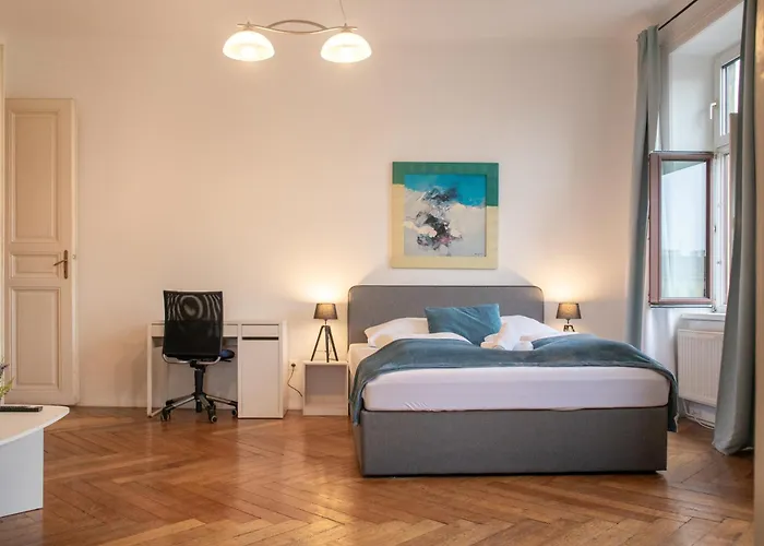 Affordable 2 Apts For 14p, 4br Great For Families דירה