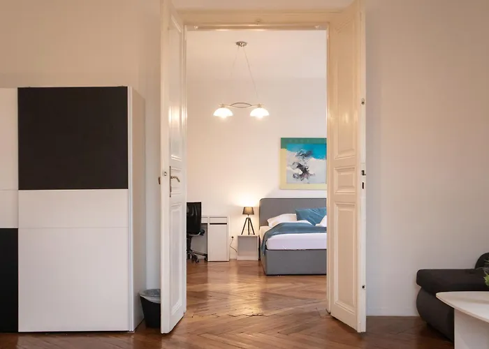 Apartment Affordable 2 Apts For 14p, 4br Great For Families