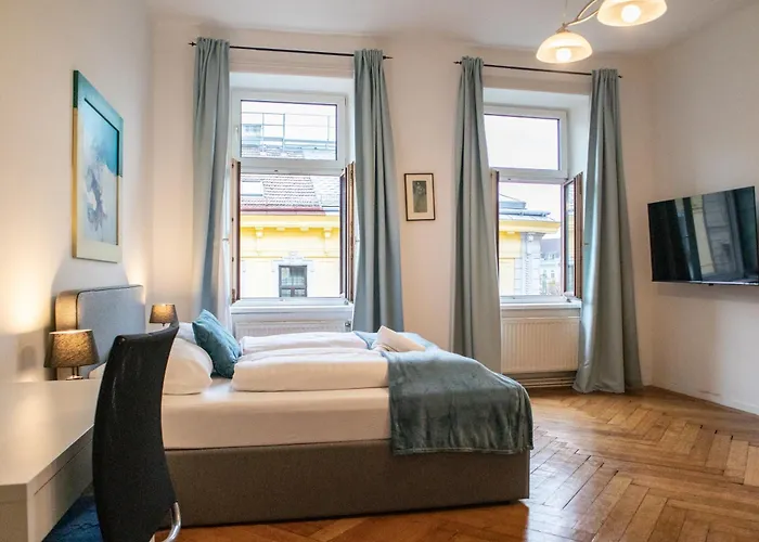 Apartment Affordable 2 Apts For 14p, 4br Great For Families *
