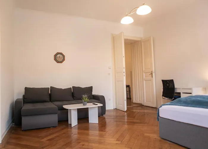Affordable 2 Apts For 14p, 4br Great For Families Apartment Vienna