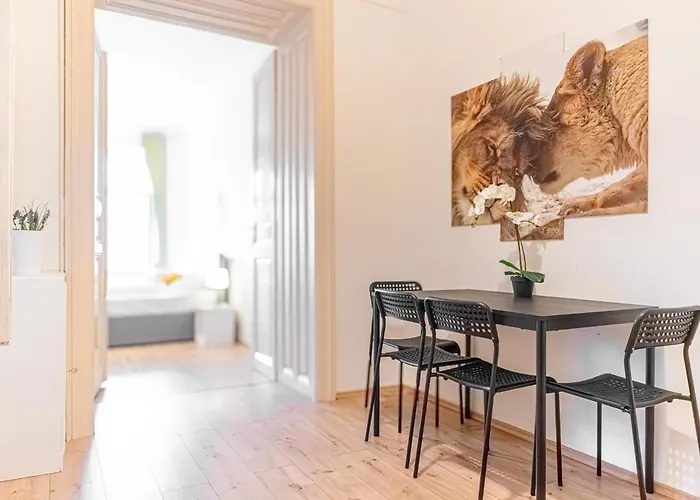 Apartment Affordable 2 Apts For 14p, 4br Great For Families