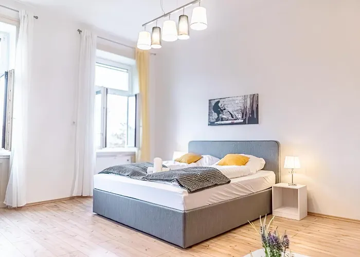 Affordable 2 Apts For 14p, 4br Great For Families *