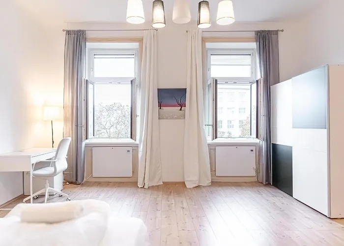 Affordable 2 Apts For 14p, 4br Great For Families Vienna