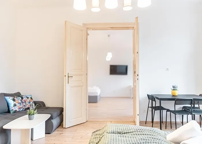 Affordable 2 Apts For 14p, 4br Great For Families