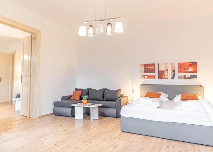 Affordable 2 Apts For 14p, 4br Great For Families *