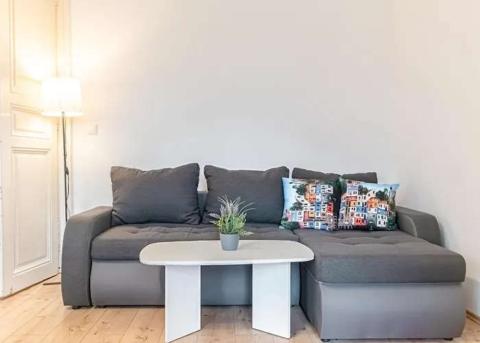 Affordable 2 Apts For 14p, 4br Great For Families