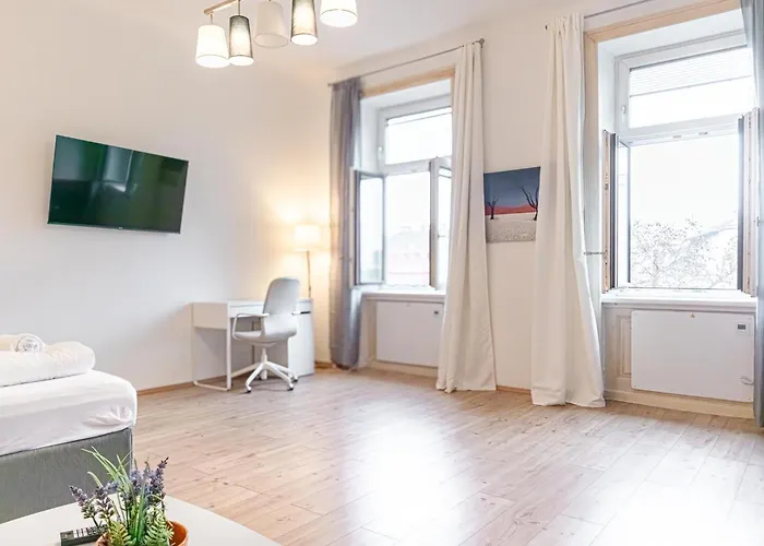 Affordable 2 Apts For 14p, 4br Great For Families Apartment