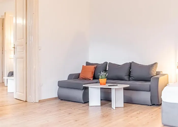 Affordable 2 Apts For 14p, 4br Great For Families *