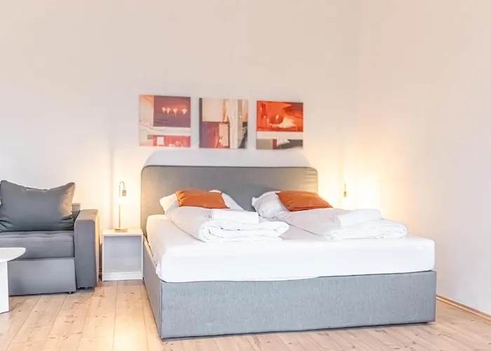 Affordable 2 Apts For 14p, 4br Great For Families * Vienna