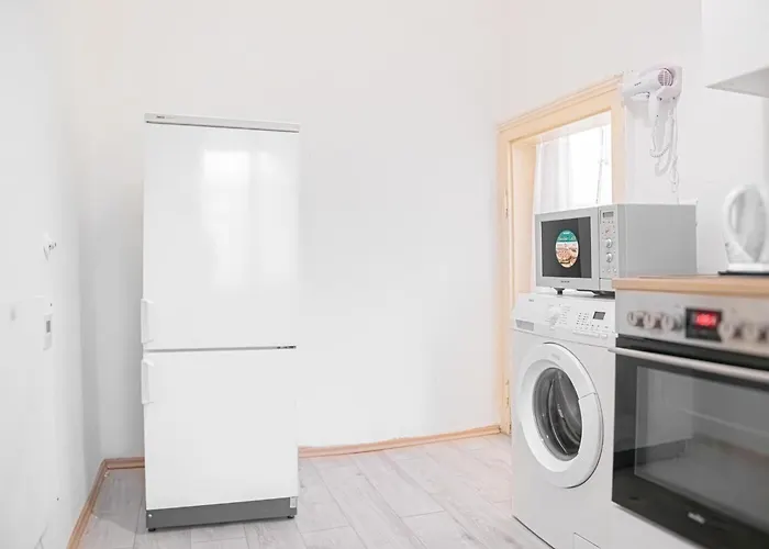 Affordable 2 Apts For 14p, 4br Great For Families