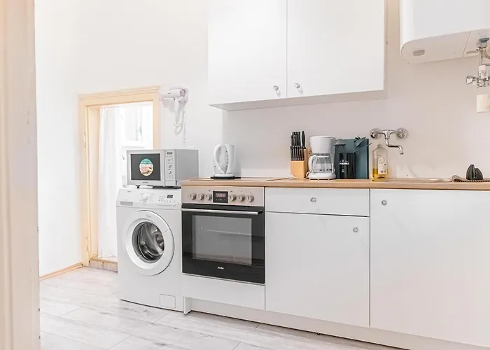 Affordable 2 Apts For 14p, 4br Great For Families Apartment