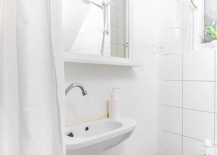 Apartment Affordable 2 Apts For 14p, 4br Great For Families
