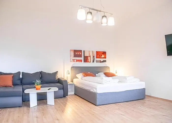 Affordable 2 Apts For 14p, 4br Great For Families Apartment *