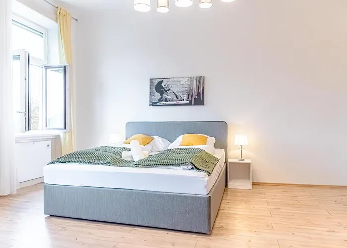 Affordable 2 Apts For 14p, 4br Great For Families Vienna