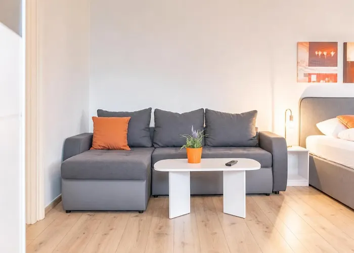 Affordable 2 Apts For 14p, 4br Great For Families דירה