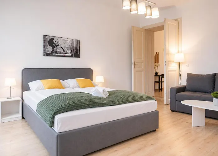 Affordable 2 Apts For 14p, 4br Great For Families דירה *