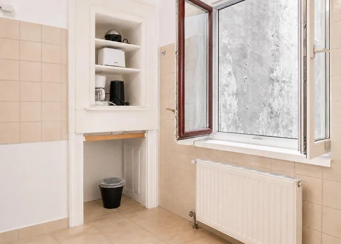 Affordable 2 Apts For 14p, 4br Great For Families Apartament