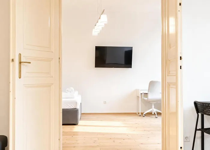 Affordable 2 Apts For 14p, 4br Great For Families דירה וינה