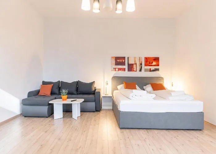 Affordable 2 Apts For 14p, 4br Great For Families וינה