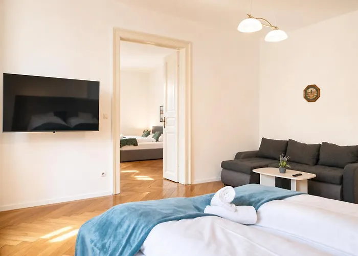 Affordable 2 Apts For 14p, 4br Great For Families דירה