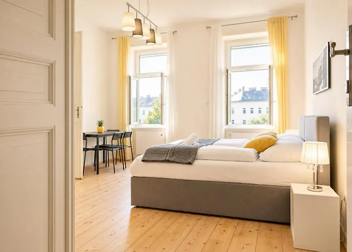 Affordable 2 Apts For 14p, 4br Great For Families דירה *