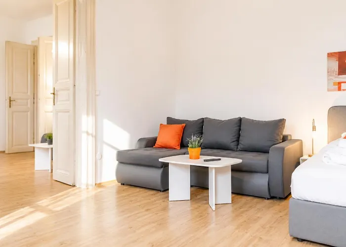 Affordable 2 Apts For 14p, 4br Great For Families Apartament Wiedeń
