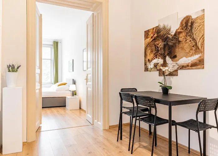 Affordable 2 Apts For 14p, 4br Great For Families *