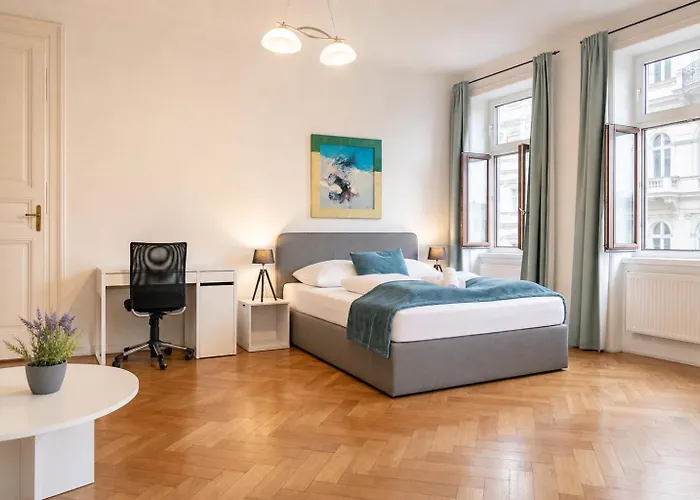Affordable 2 Apts For 14p, 4br Great For Families וינה