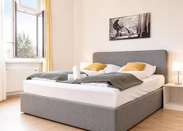 Affordable 2 Apts For 14p, 4br Great For Families דירה *