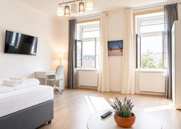 Affordable 2 Apts For 14p, 4br Great For Families וינה