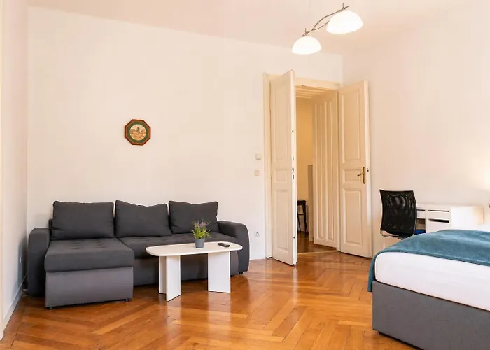 Affordable 2 Apts For 14p, 4br Great For Families * Wiedeń