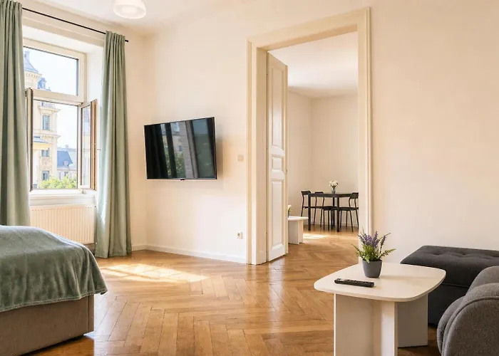 Affordable 2 Apts For 14p, 4br Great For Families דירה וינה