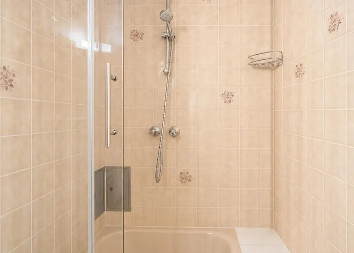 Affordable 2 Apts For 14p, 4br Great For Families דירה וינה