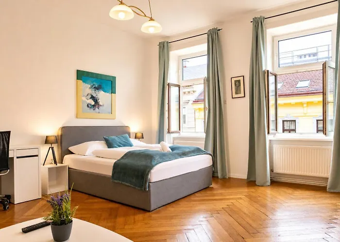 Affordable 2 Apts For 14p, 4br Great For Families Wiedeń